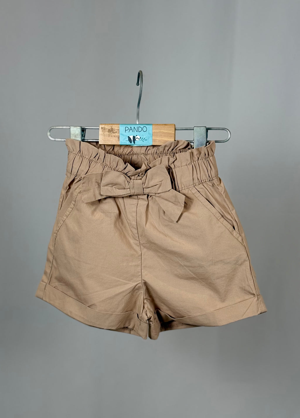 Shorts Bambina con Fiocco e Vita Arricciata – Beige