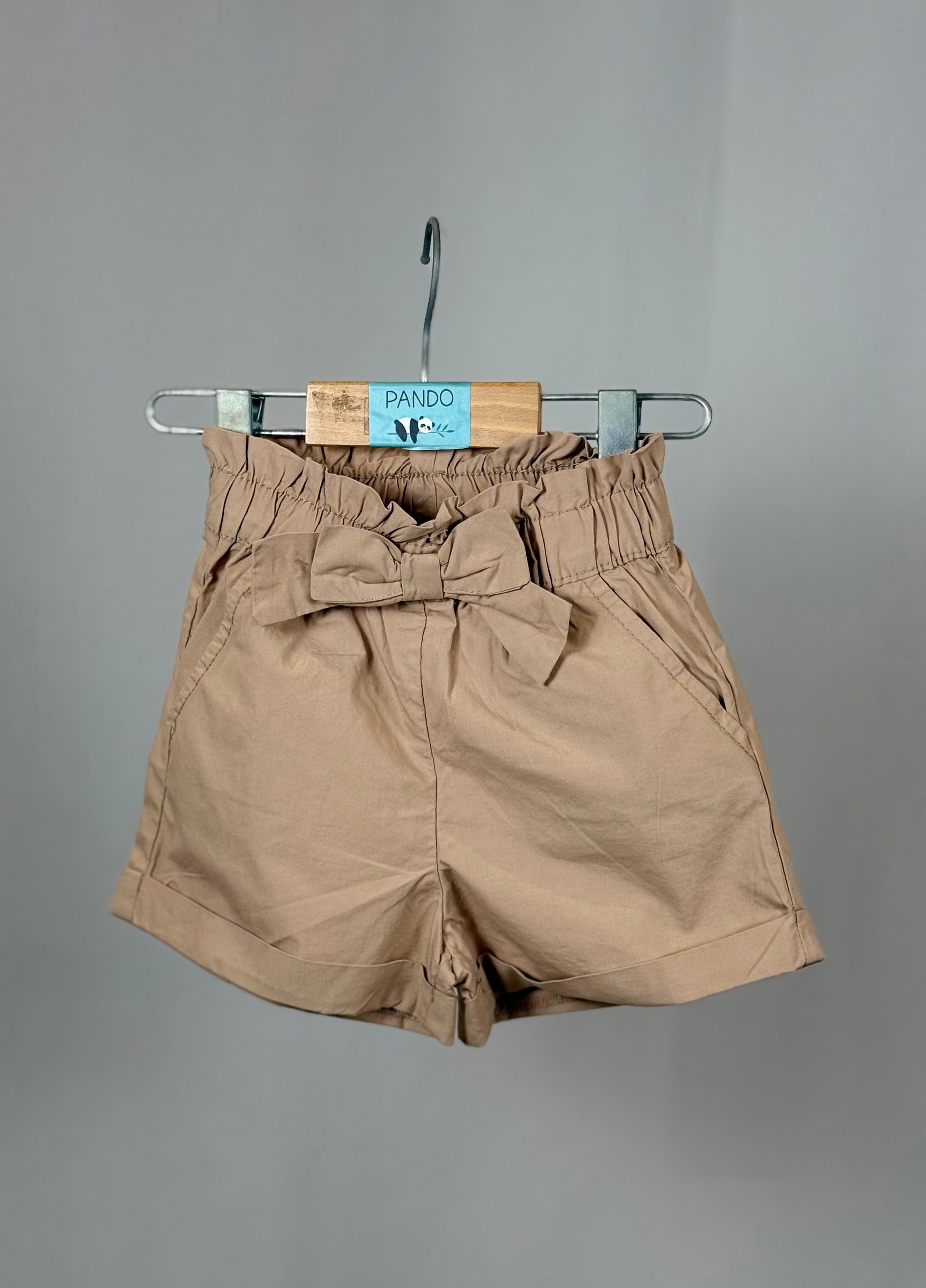Shorts Bambina con Fiocco e Vita Arricciata – Beige