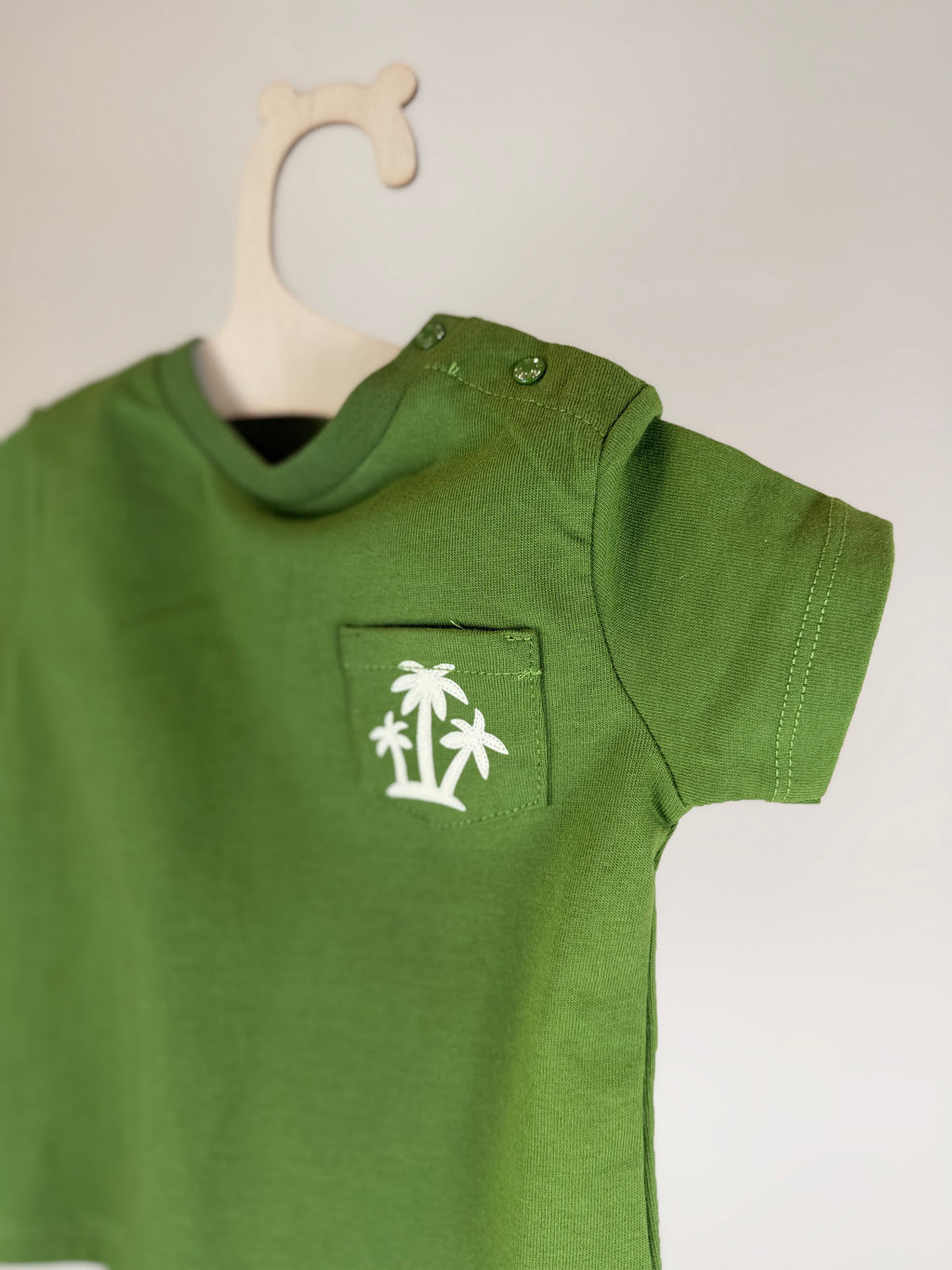 🌿 T-shirt neonato con taschina palmine