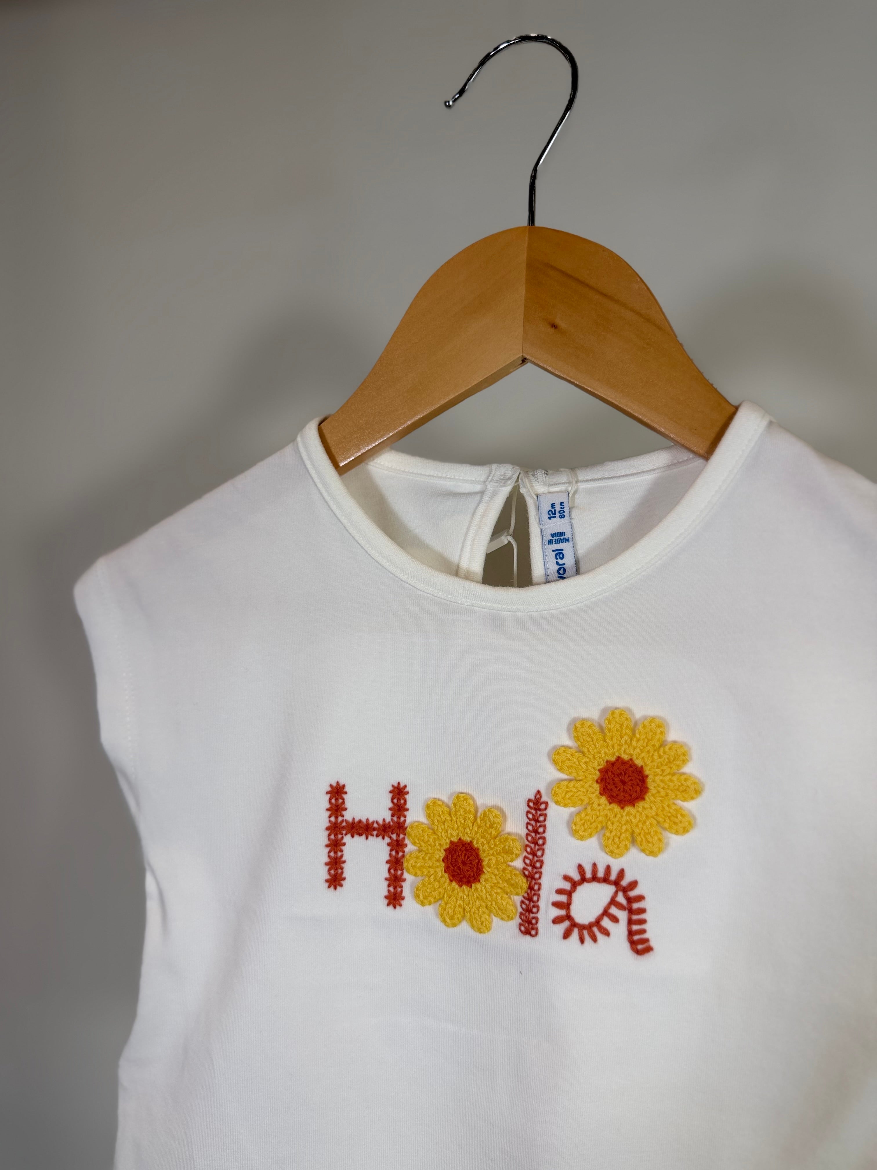 🌼 T-shirt bambina con ricamo floreale “Hola”