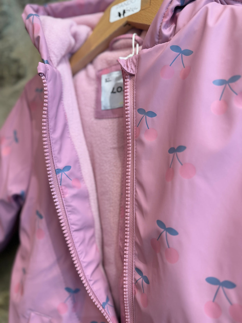 Impermiabile in pile con ciliegie