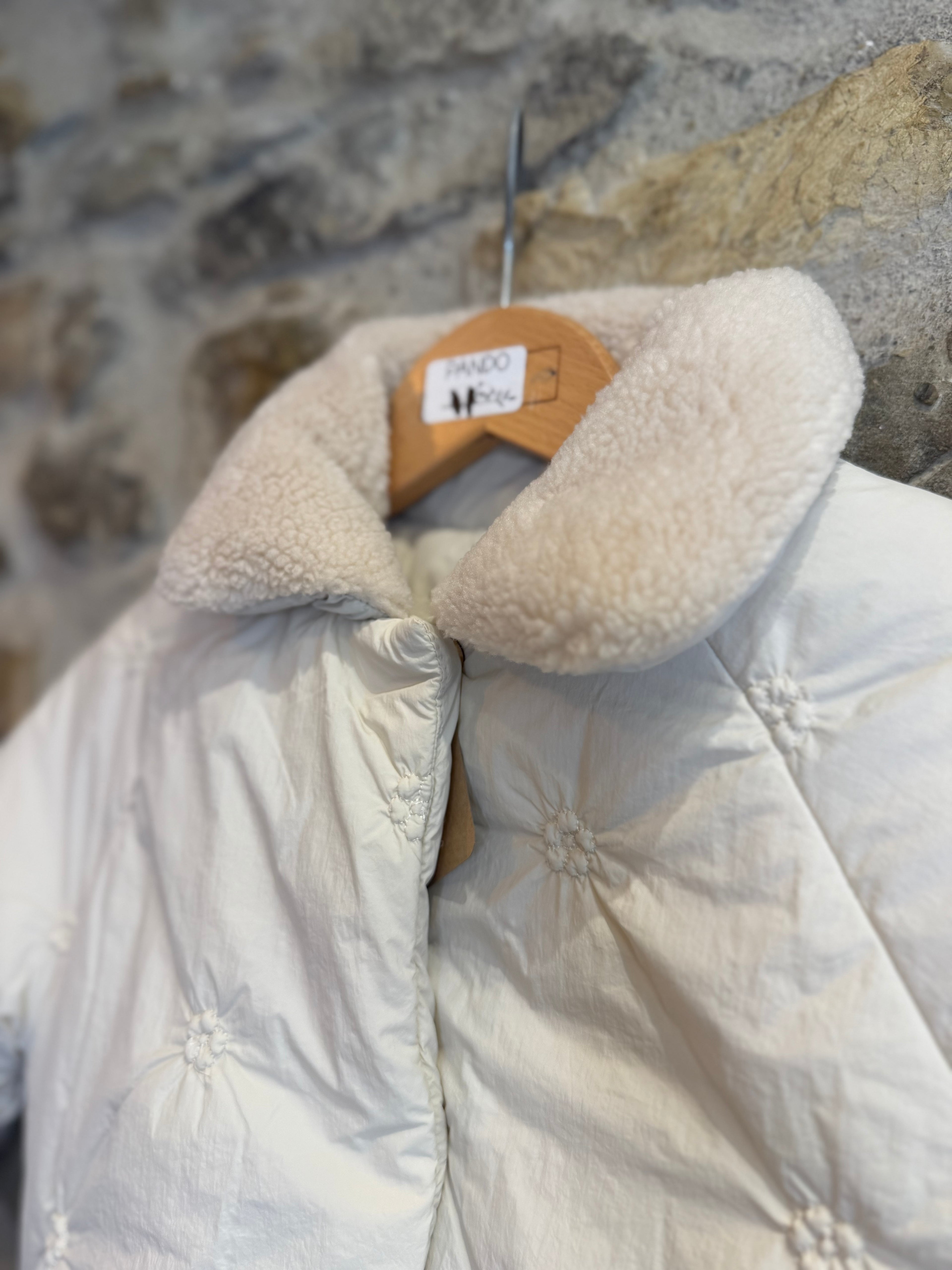 Piumino con collo in pelliccia