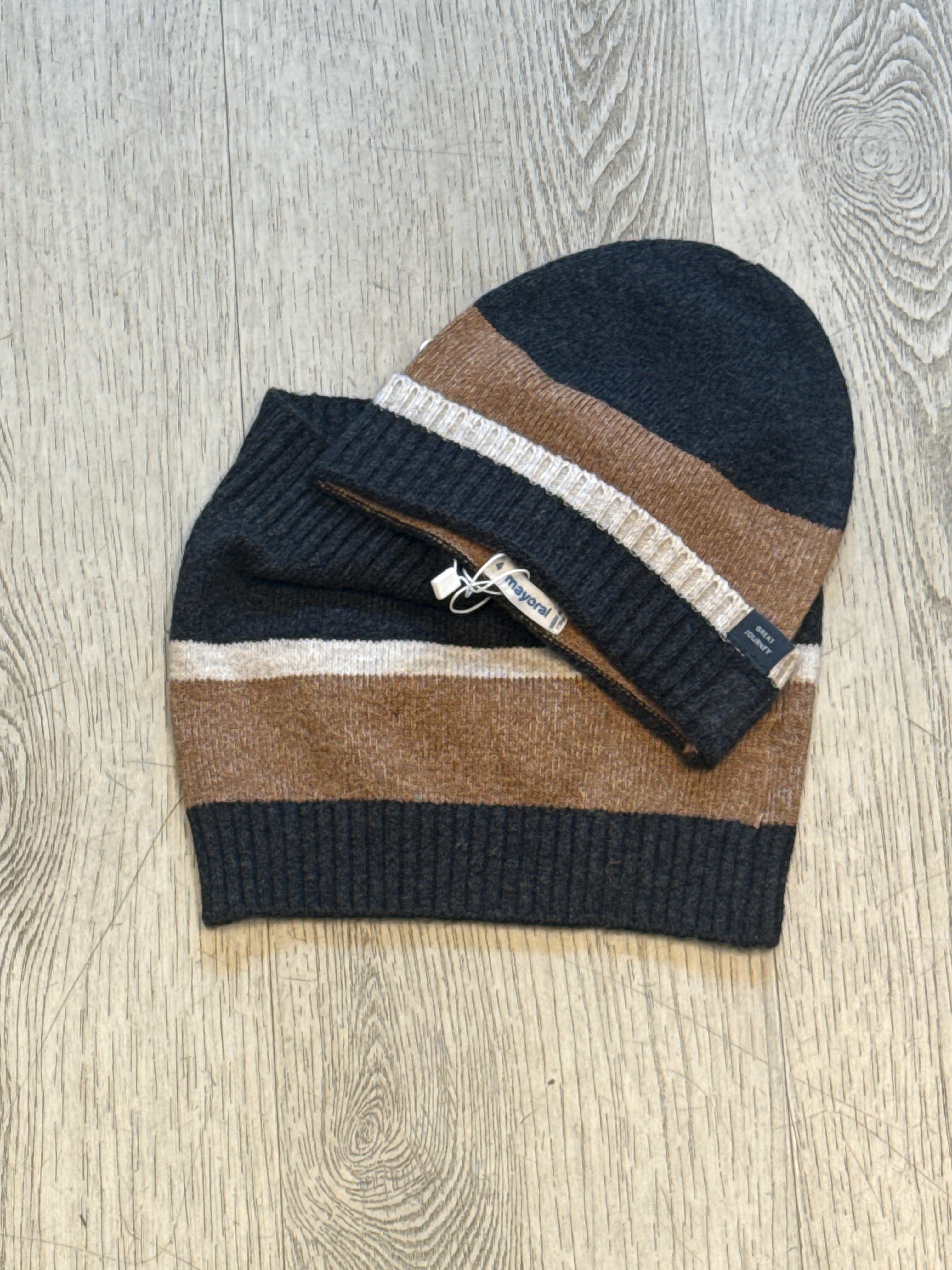 Cappello e collo Mayoral