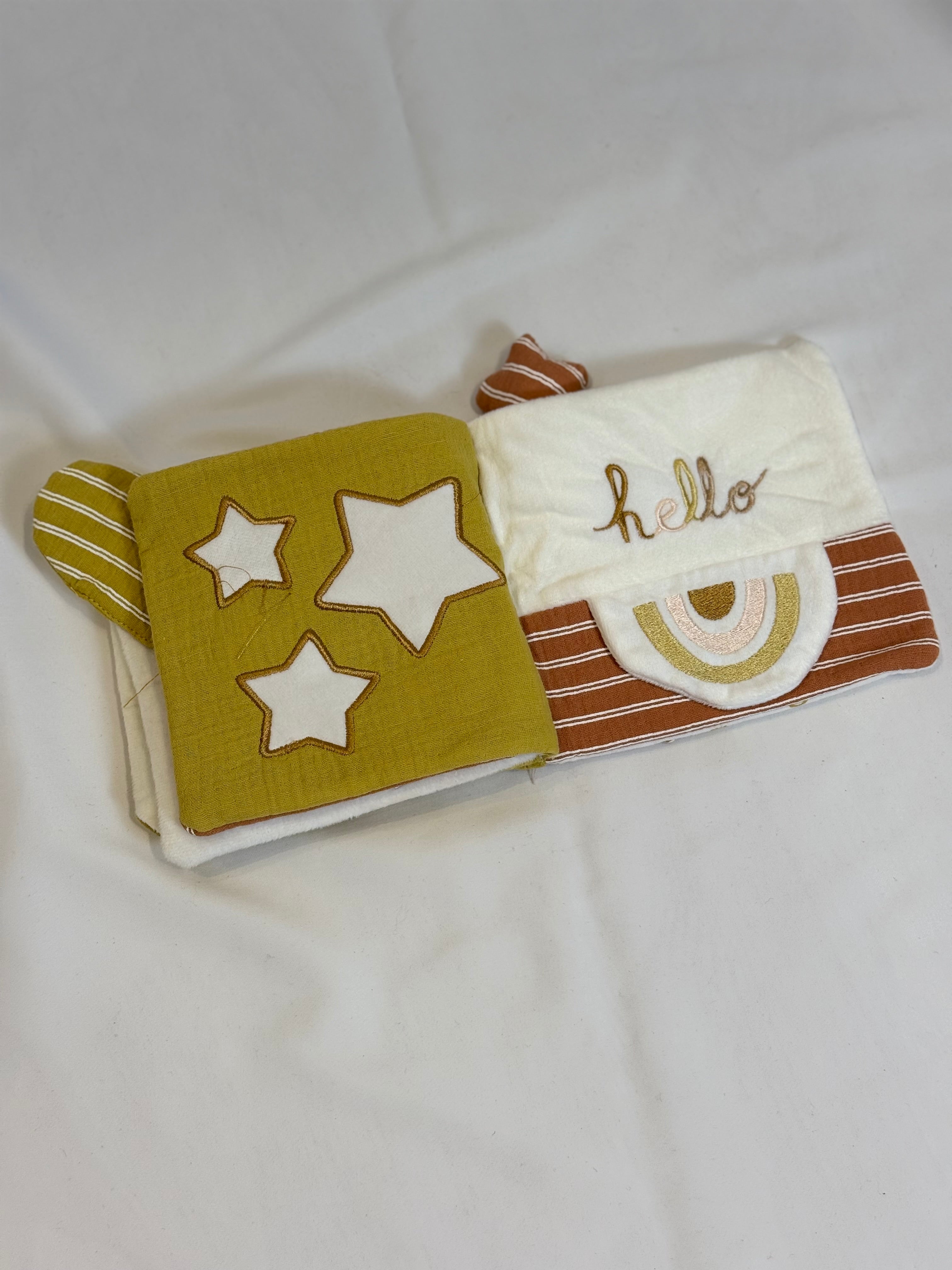 ☁️💛 Libretto Sensoriale “Hello” – Baby Soft