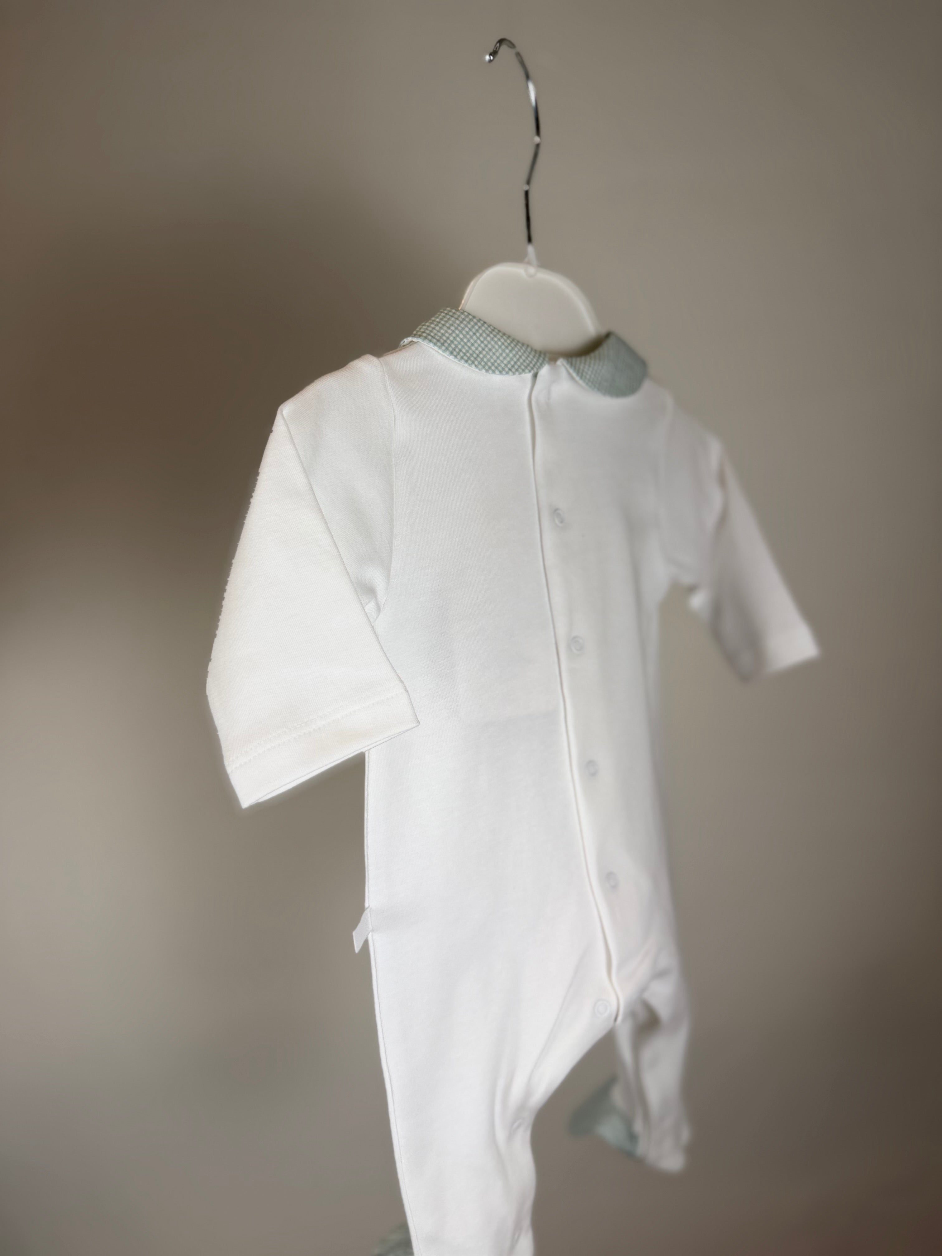💚 Tutina neonato con colletto vichy e ricamo macchinina