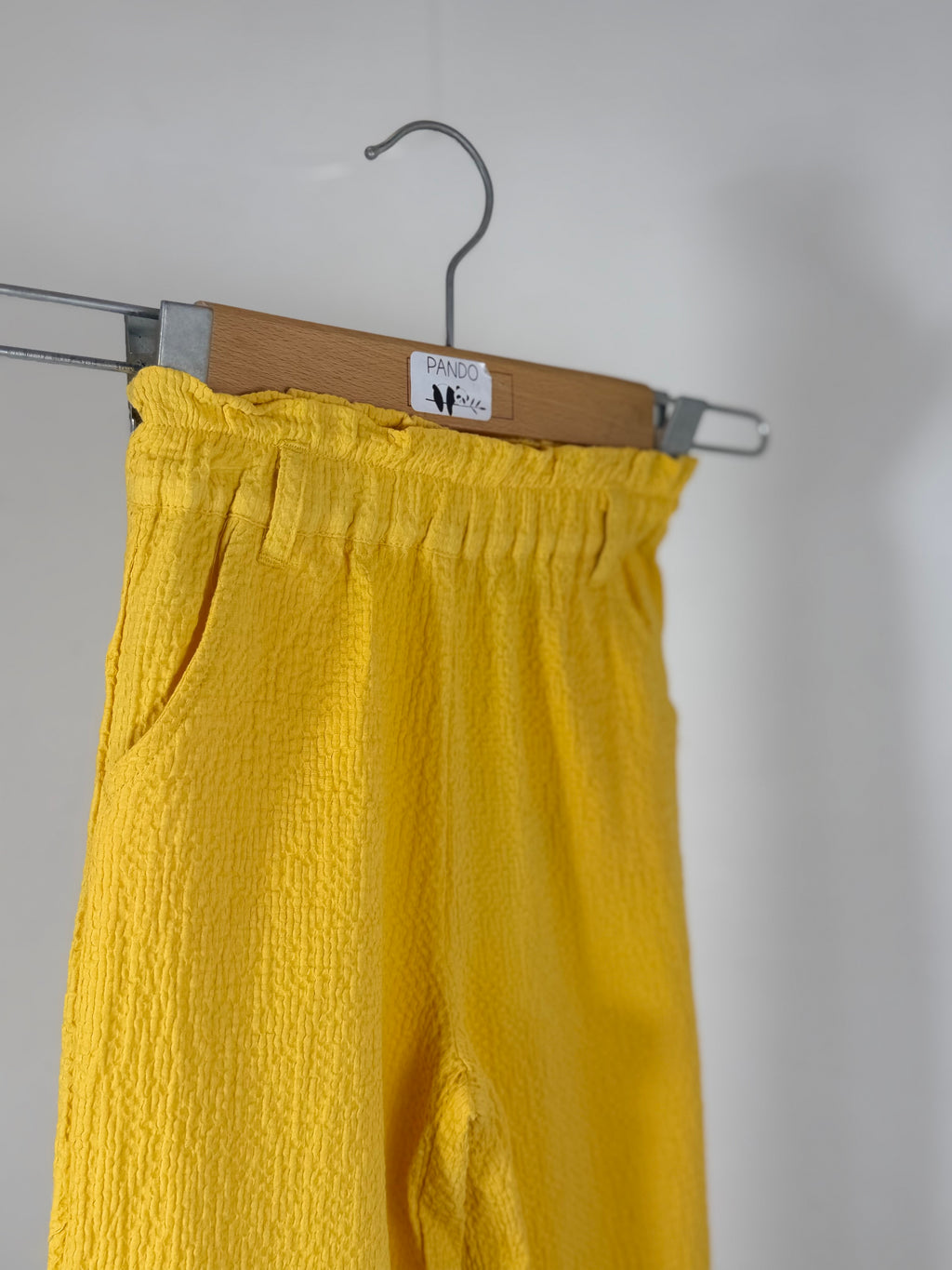 💛 Pantalone bambina giallo in tessuto leggero