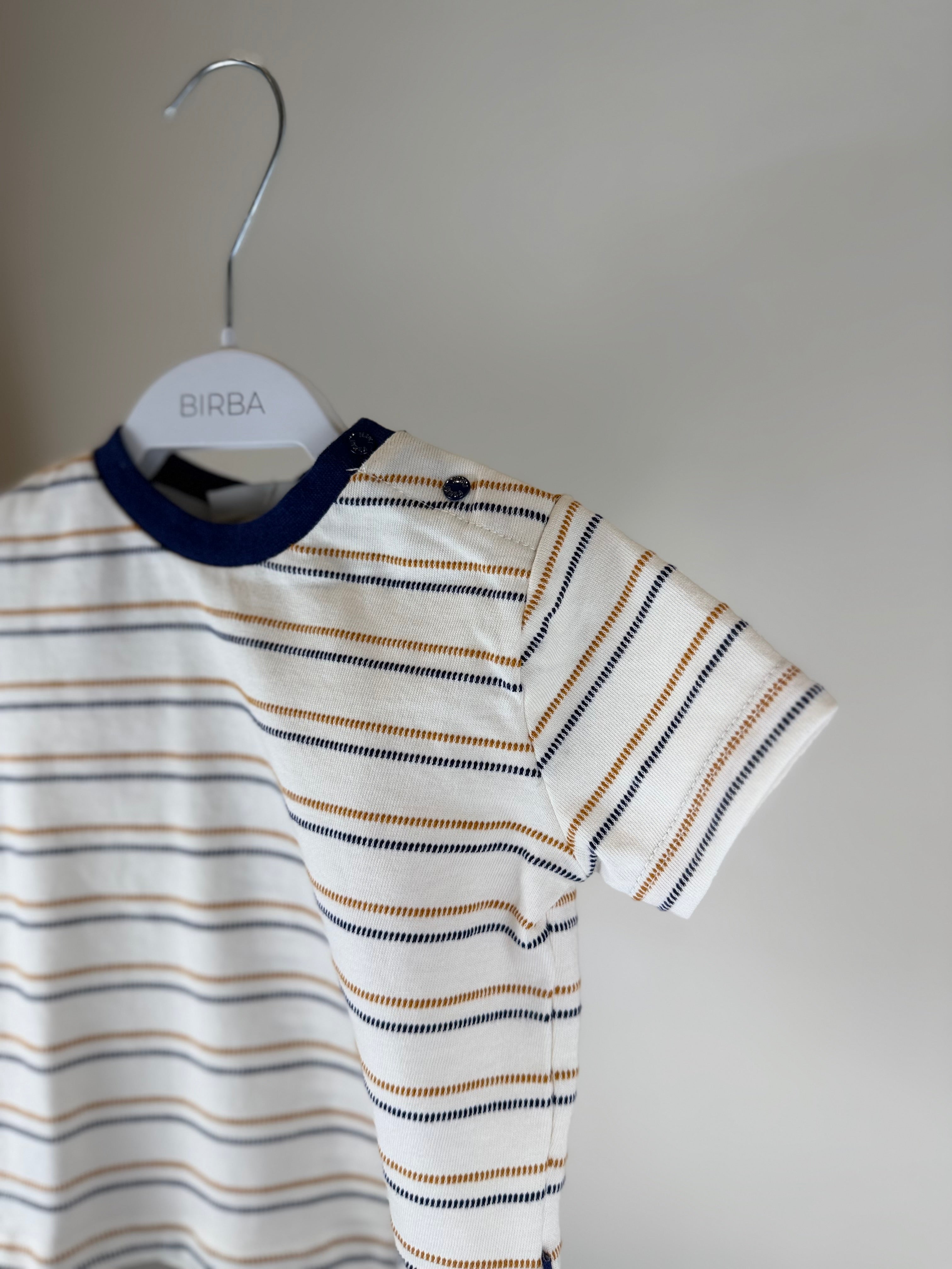🤍 T-shirt neonato a righe con collo a contrasto