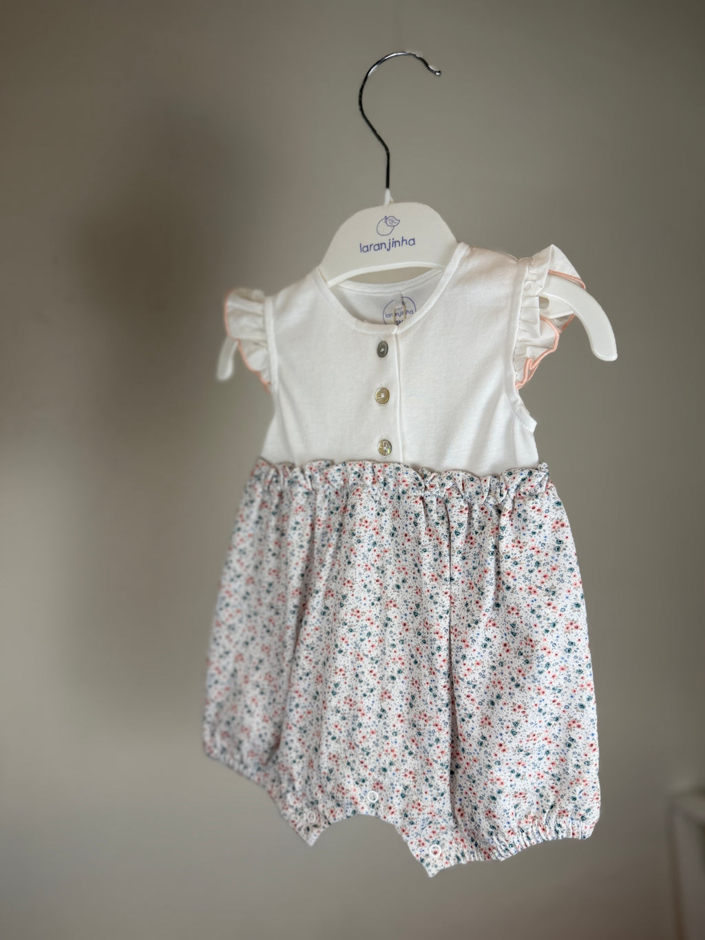 🌸 Pagliaccetto neonato floreale con bottoncini